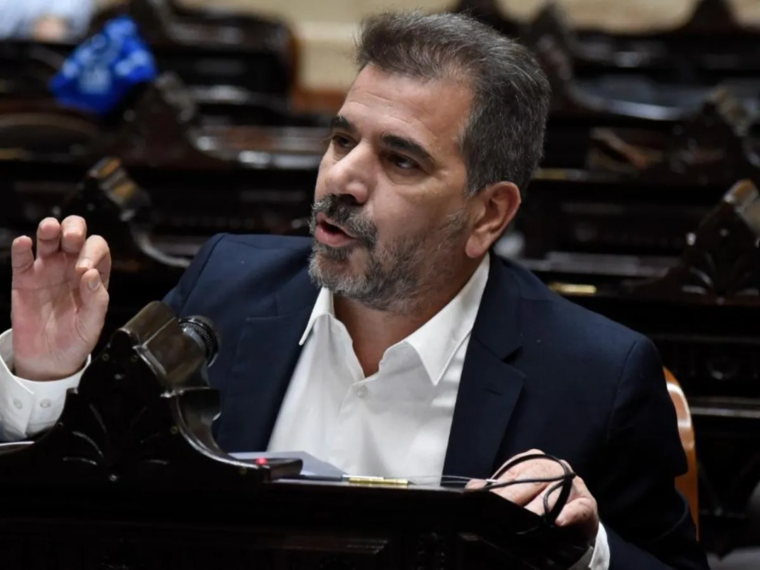 El titular del PRO en la Cámara de Diputados de la Nación, Cristian Ritondo, negocia con el líder del MID, Oscar Zago, para sumar sus dos legisladores al bloque amarillo.