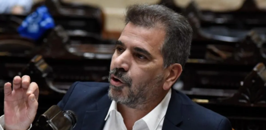 El titular del PRO en la Cámara de Diputados de la Nación, Cristian Ritondo, negocia con el líder del MID, Oscar Zago, para sumar sus dos legisladores al bloque amarillo.