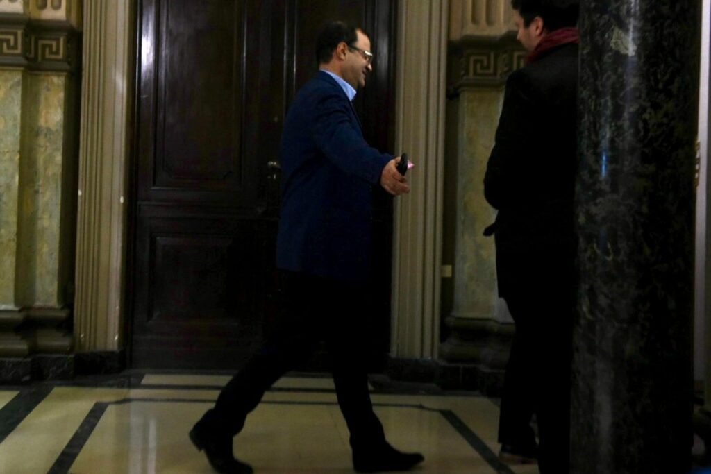 El senador Marcelo Daletto, autor del proyecto de RIGI bonaerense, en la última sesión de la Cámara alta. 