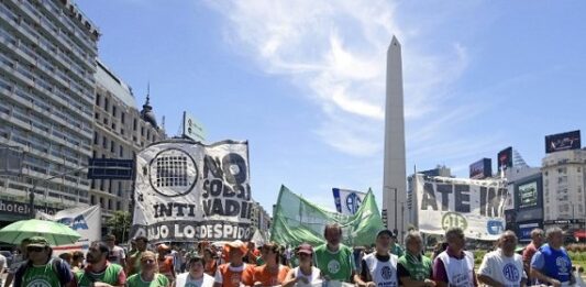 ATE celebró la medida de la Justicia que ordenó la reincorporación de un trabajador despedido por Milei, que estaba contratado a través de la Ley de Cupo trans.