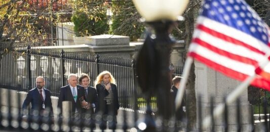 El presidente de la Nación, Javier Milei, suma millas y vuelve a viajar por quinta vez a Estados Unidos para participar de una cumbre de multimillonarios. Todos los detalles.