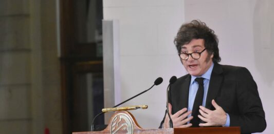 Milei ratificó su rumbo político y económico, criticó a Kicillof y bajó la tensión con Macri. Las declaraciones completas.