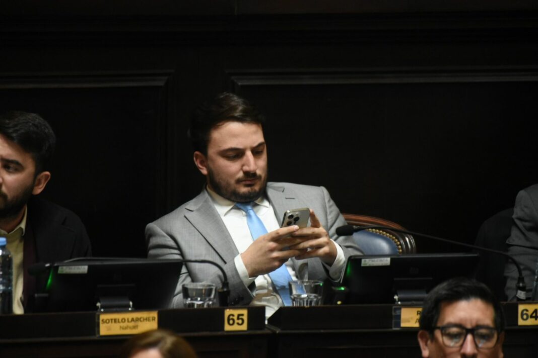 La diputada de La Cámpora, Berenice Latorre, presentó un proyecto para repudiar los dichos “discriminatorios” del legislador de La Libertad Avanza, Agustín Romo.