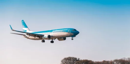La desregulación de Milei llegó al sector aerocomercial. De qué se trata la nueva normativa que busca aumentar la conectividad.