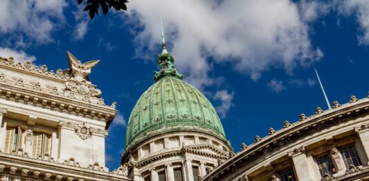 El oficialismo quiere sostener la iniciativa en el Congreso con una cargada agenda legislativa que contiene múltiples reformas. De qué se tratan.