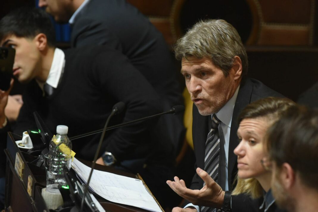 Tras la reglamentación de la Ley Bases, el diputado bonaerense, Guillermo Castello, presentó un proyecto de ley para que Kicillof adhiera al RIGI.