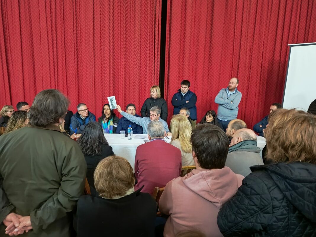 Dirigentes radicales de la Sexta sección realizaron en Pigüé una serie de reclamos al Gobierno nacional y al Ejecutivo provincial.