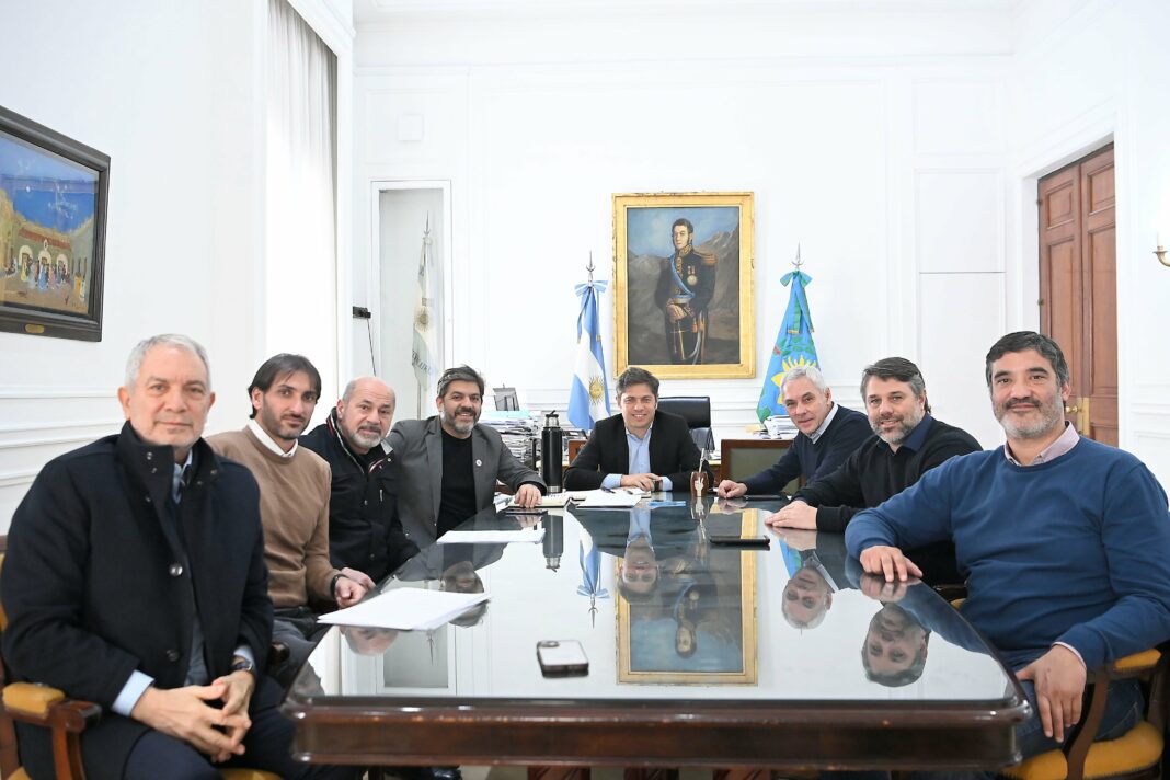 El gobernador Axel Kicillof encabezó una reunión con intendentes de la región capital para impulsar la puesta en funcionamiento del Canal Magdalena.