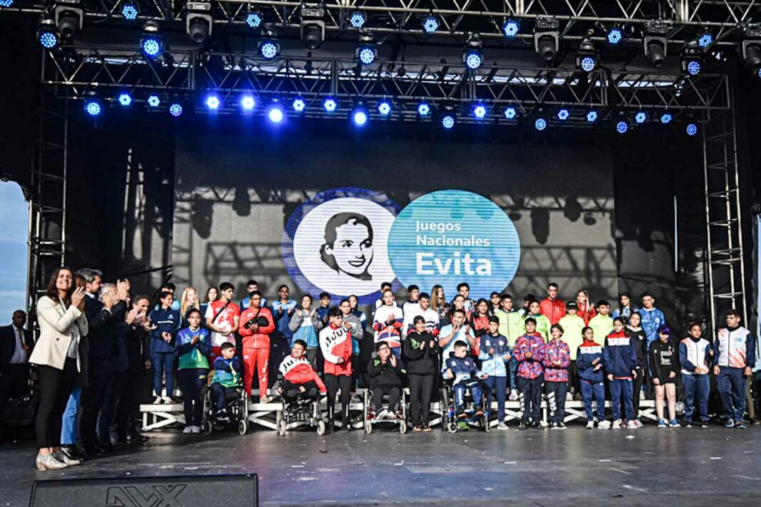 Siete provincias se bajaron de los Juegos Evita y apuntaron a Scioli y Garro por desfinanciar la histórica competencia.