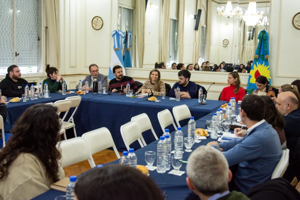 Legisladores bonaerenses y funcionarios de la subsecretaría de Salud mental de la provincia de Buenos Aires avanzan contra la ludopatía infantil.