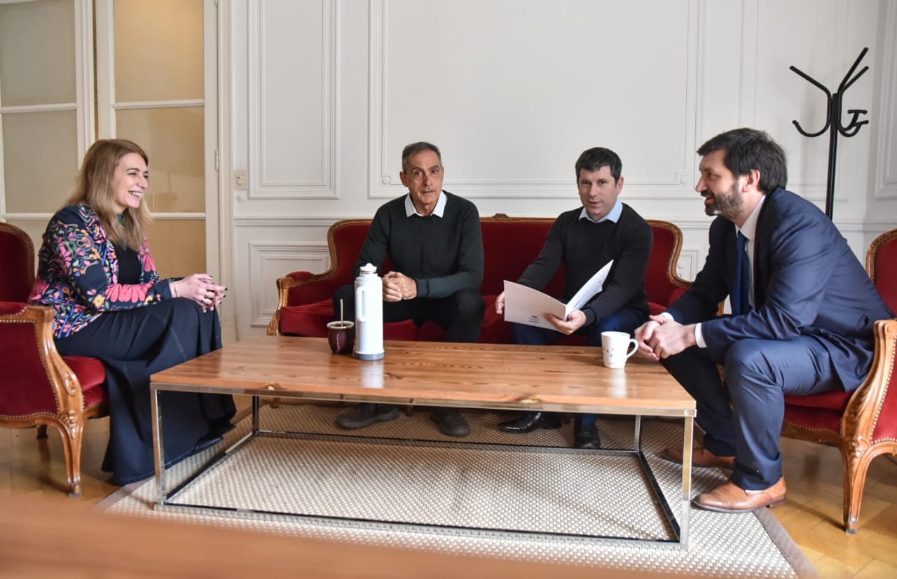 Lousteau y Manes juntan a sus diputados en la Legislatura bonaerense y ya juegan la interna contra Abad por la conducción de la UCR provincial.