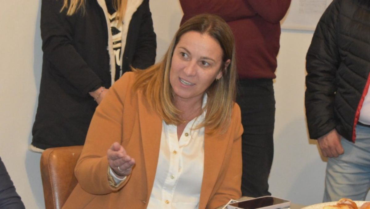 Valeria Arata, del riñon de Massa, reemplaza a Maira Rocío Ricciardelli como Subsecretaria de Transporte Aereo y Fluvial.
