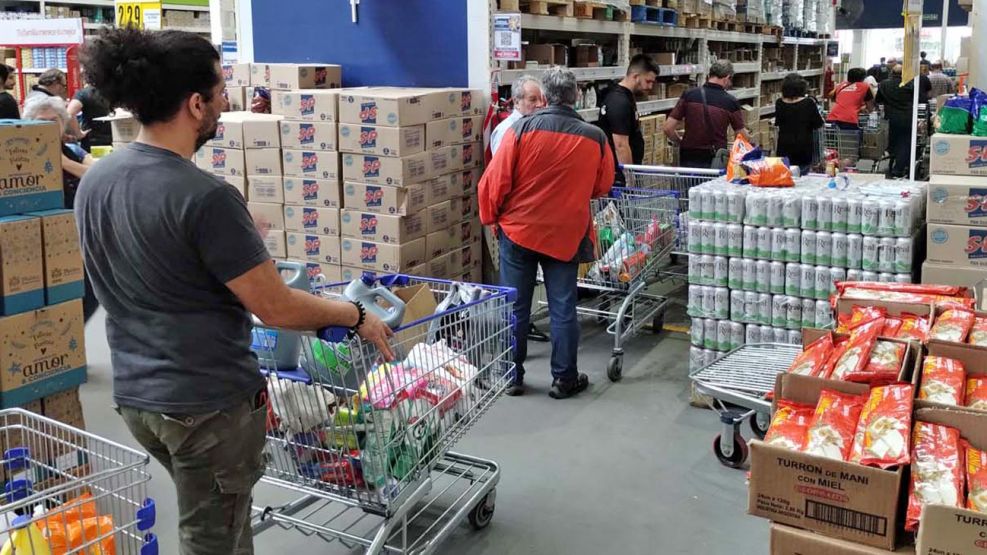 En supermercados mayoristas, la caída fue del 12,6% en los primeros seis meses del año frente al mismo período de 2023 