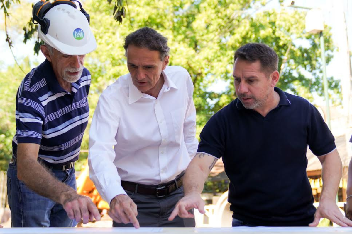 El intendente Descalzo y el Ministro de Infraestructura provincial, Gabriel Katopodis recorriendo las obras que Provincia sostiene en Ituzaingó.