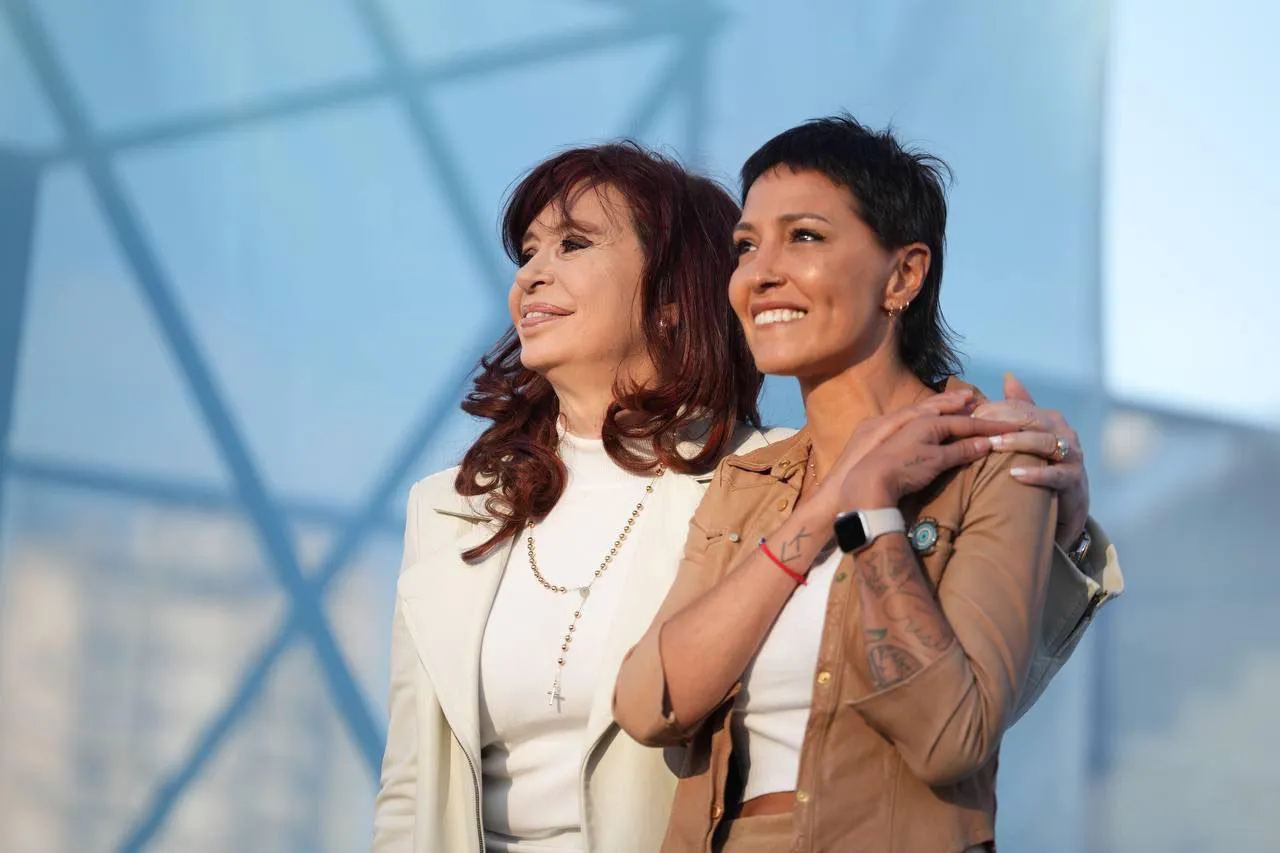 Mayra Mendoza salió con los tapones de punta a defender a Cristina Kirchner.