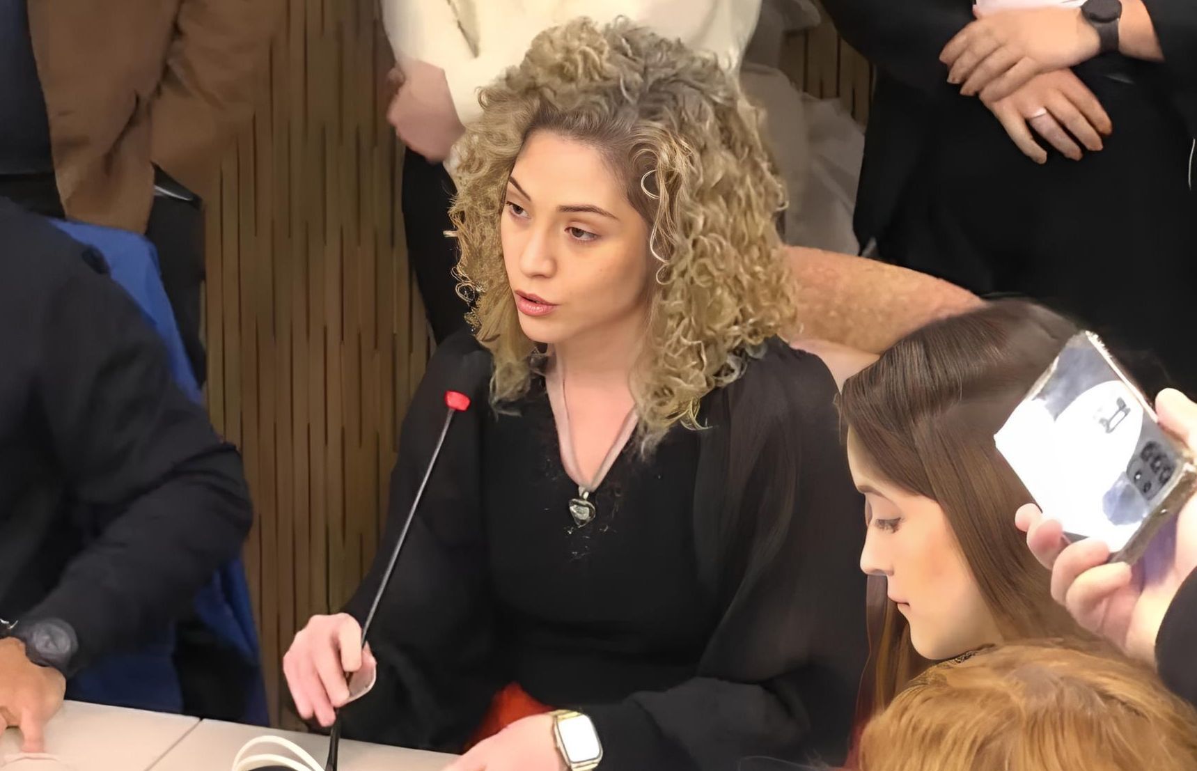 Escándalo libertario en Diputados: Lourdes Arrieta tiene los dias contados dentro del bloque oficialista y Lemoine pidió su expulsión del Congreso.