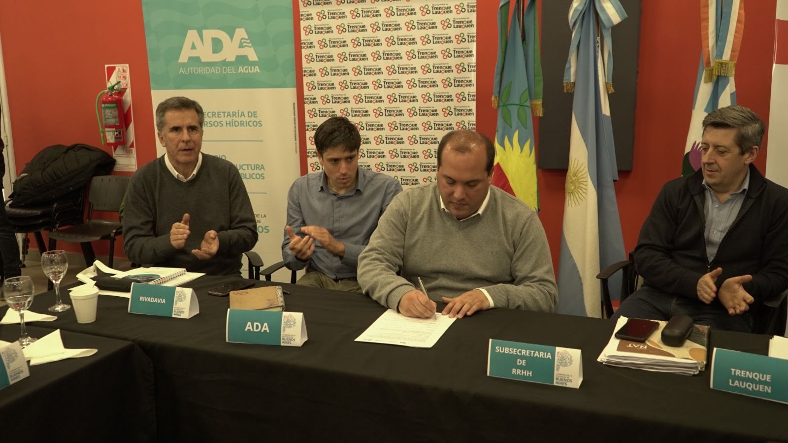 Trenque Lauquen: el intendente Recoulat presidirá la comisión de la Cuenca del Río Salado La comisión de la Cuenca del Río Salado se reunió esta semana en Trenque Lauquen, en una reunión en la que oficializaron a sus nuevas autoridades.