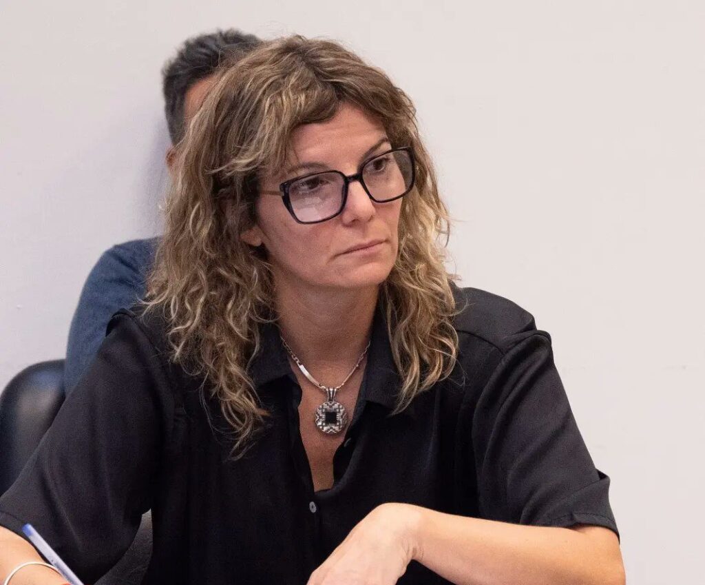 La diputada Natalia Dziakowski presentó un proyecto de ley para prohibir los cigarrillos electrónicos en la provincia de Buenos Aires.