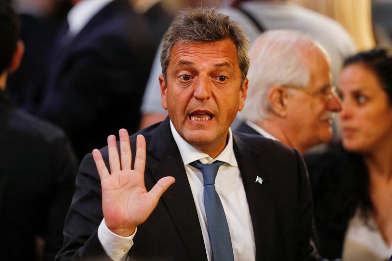 El ex candidato presidencial de UxP, Sergio Massa, postergó su reaparición, programada para este sábado, en medio de las denuncias que sacuden al peronismo.