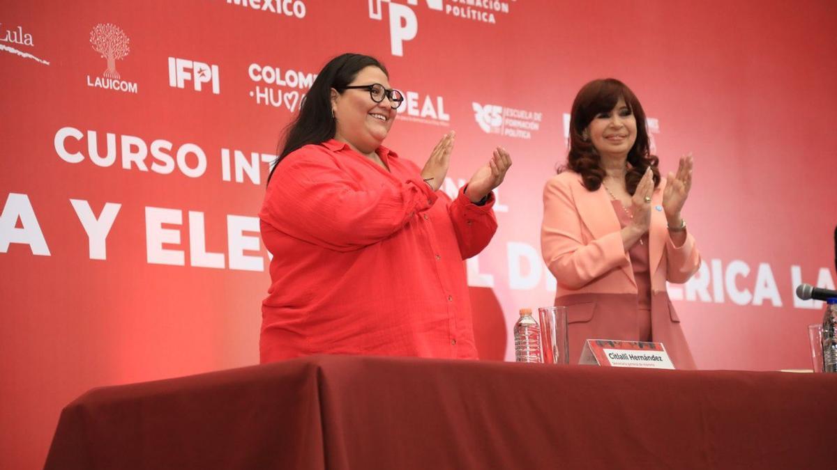 La expresidenta Cristina Kirchner pidió que el Gobierno de Venezuela de a conocer las actas de la votación y lanzó críticas a Macri y Milei.