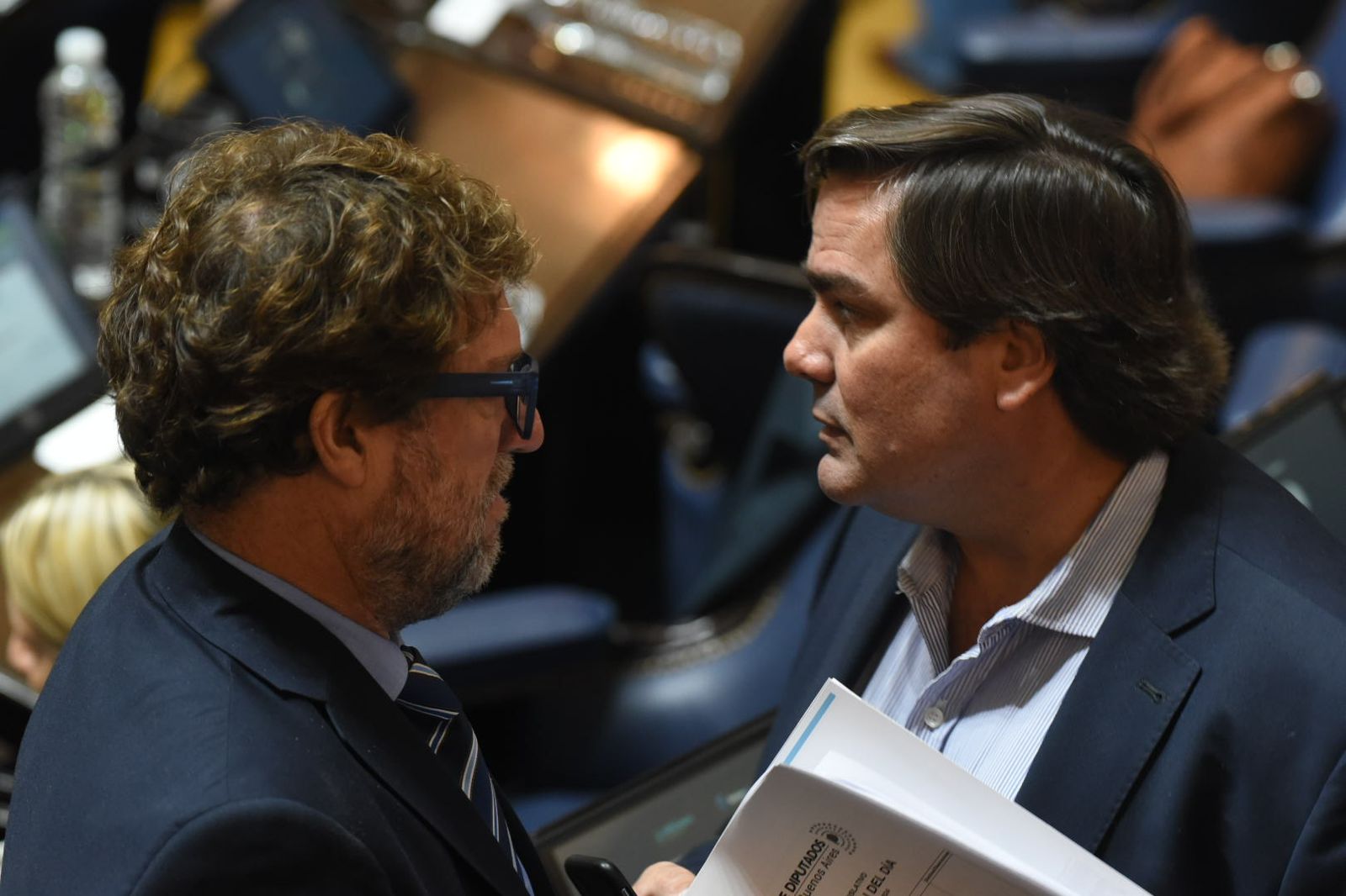 En las últimas horas los legisladores bonaerenses de la Unión Cívica Radical (UCR) + Cambio Federal le exigieron al gobernador de la provincia de Buenos Aires, Axel Kicillof que envíe de “manera urgente” un proyecto de ley en que anuncie la adhesión al Régimen de Incentivo para Grandes Inversiones (RIGI), tras el revés que sufrió la región por la planta de Gas Natural Líquido (GNL).
