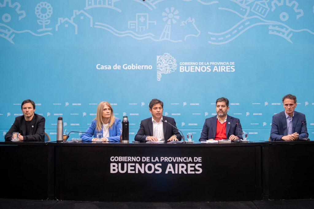 Augusto Costa, Verónica Magario, Carlos Bianco y Gabriel Katopodis en la conferencia de Axel Kicillof.