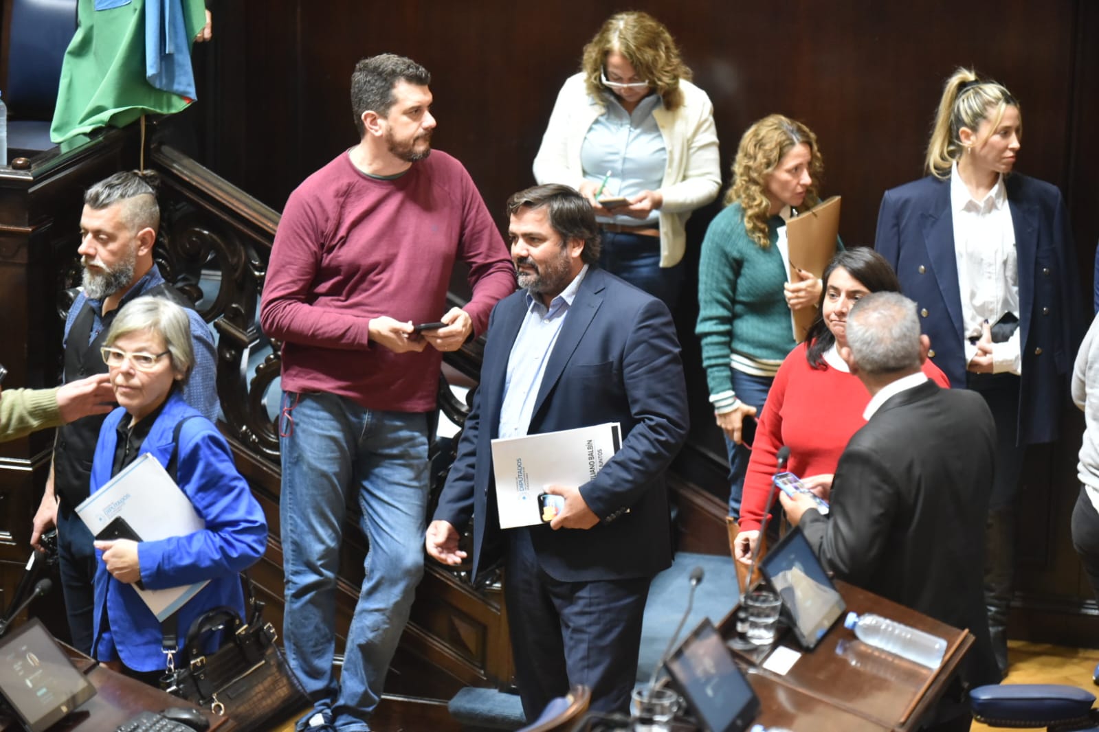 El diputado bonaerense radical, Emiliano Balbín, volvió a exigirle al gobernador Axel Kicillof que adhiera al Régimen de Incentivos para Grandes Inversiones (RIGI).