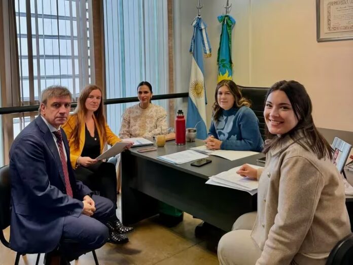 De izquierda a derecha, los diputados del PRO Libertad: Fernando Compagnoni, Abigail Gómez, Sofía Pomponio, Florencia Retamoso y Oriana Colugnatti.
