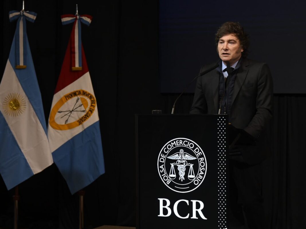 El presidente Javier Milei apuntó contra los senadores que “se unieron” para votar la ley de Movilidad Jubilatoria. 