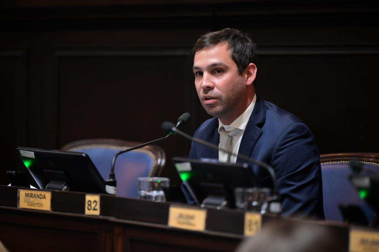 El diputado bonaerense Valentín Miranda presentó una batería de proyectos orientados a reforzar la seguridad vial.