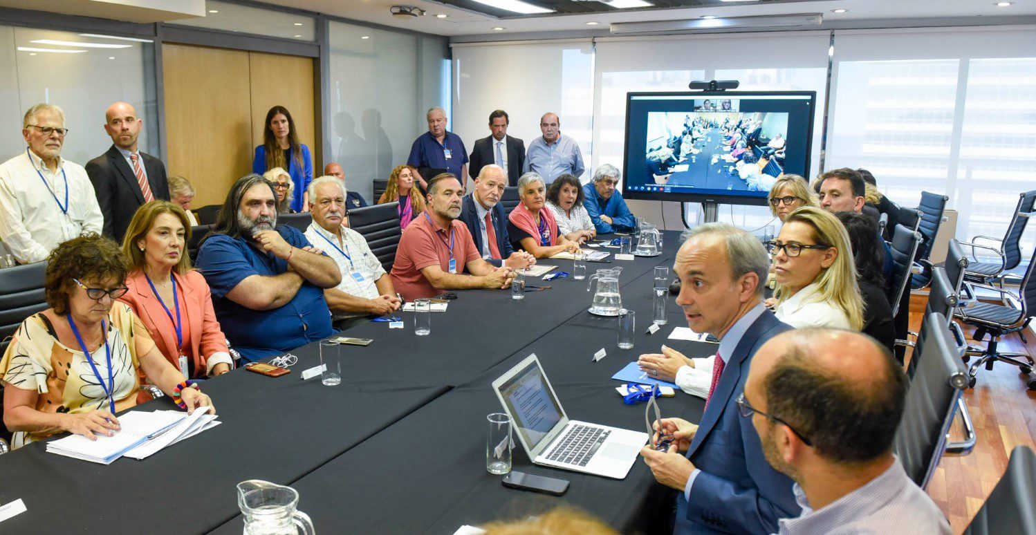 Salario mínimo docente: el nuevo piso salarial se estableció sin acuerdo con los gremios que expresaron su disconformidad. 