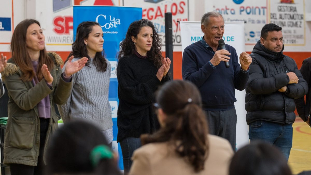 El intendente de La Costa, Juan de Jesús, presentó la primer etapa del programa "Comunidades Sostenibles", con el que se reciclarán los residuos municipales.