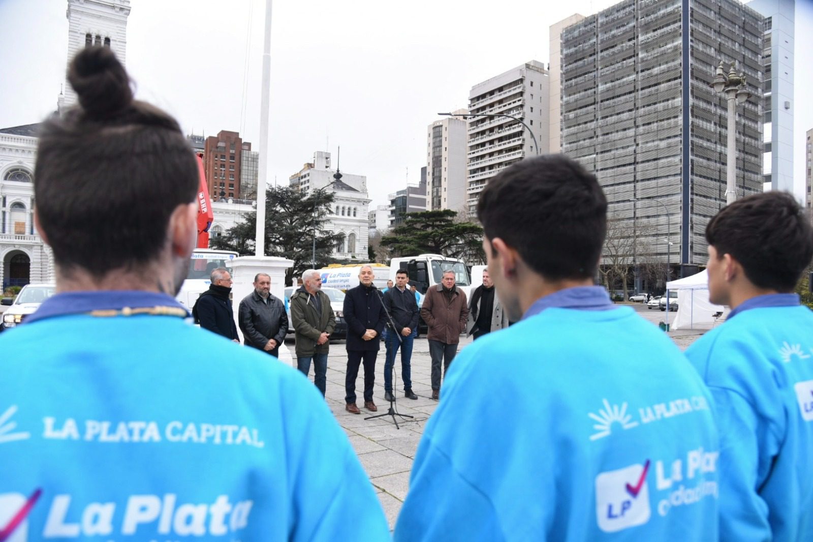 El intendente de La Plata, Julio Alak, lanzó este lunes el programa "Ciudad Limpia" desde Plaza Moreno.