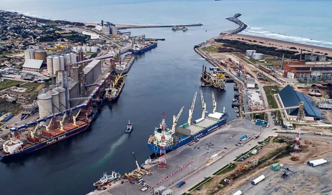 El gobernador Axel Kicillof desmintió que vaya a avanzar en una junta provincial de granos en el Puerto Quequén. Se refirió a la implementación de una “reserva de carga”.