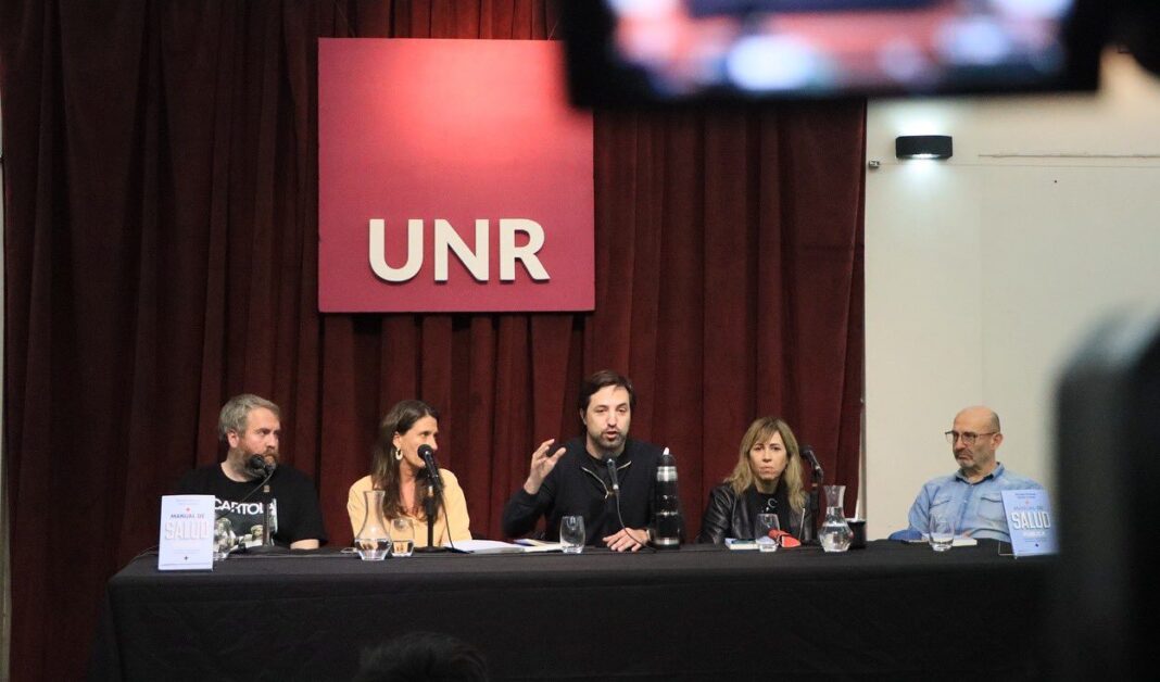 El ministro de Salud bonaerense, Nicolás Kreplak, critico al su par nacional, Mario Russo, por querer avanzar en el cobro de atención sanitaria a extranjeros.