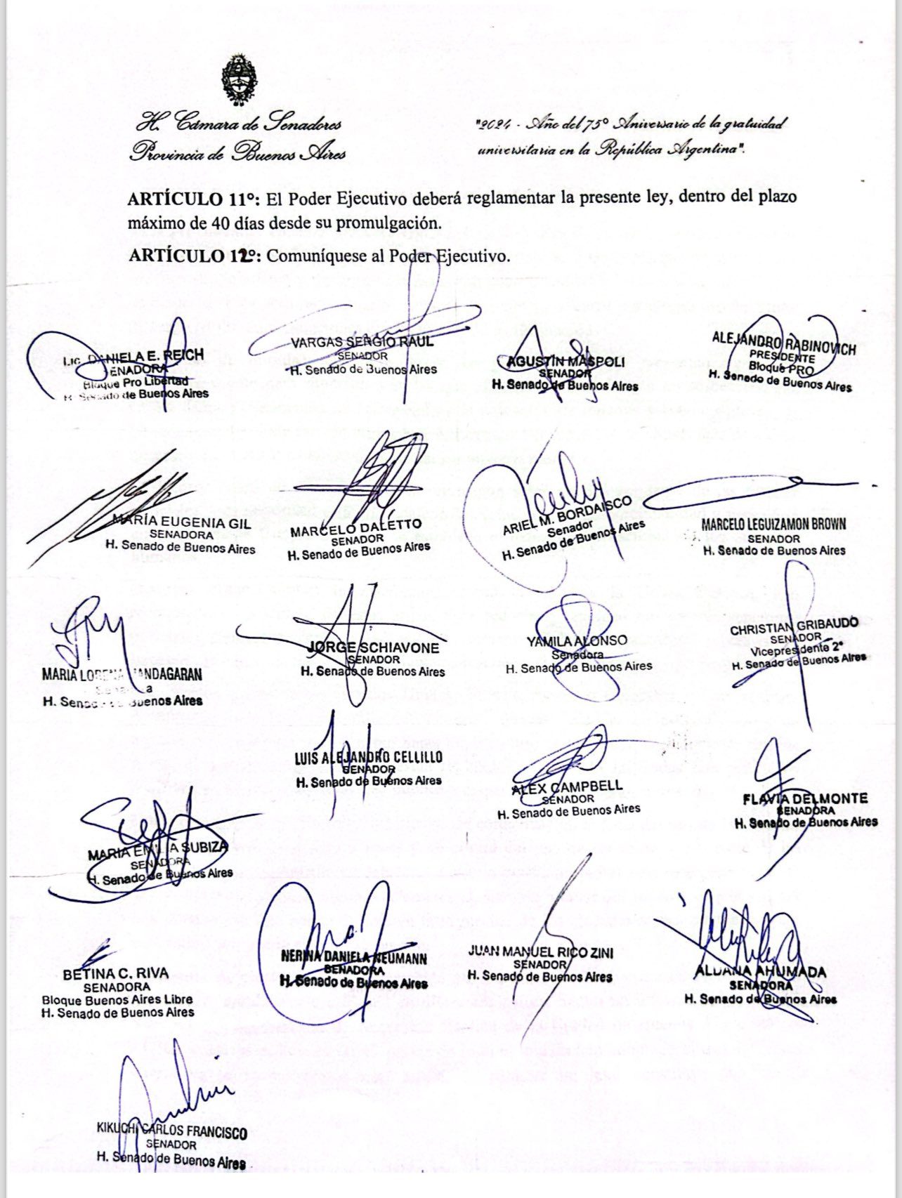 La firma de los senadores que acompañaron la iniciativa para habilitar el uso de armas no letales.