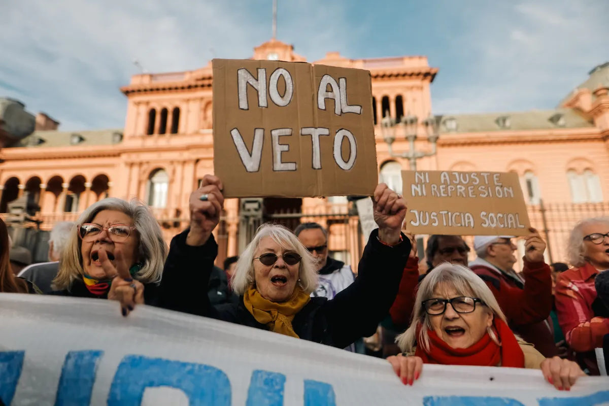 El veto del presidente a la reforma previsional se da luego de la marcha del jueves que terminó en represión y violencia hacia los jubilados.