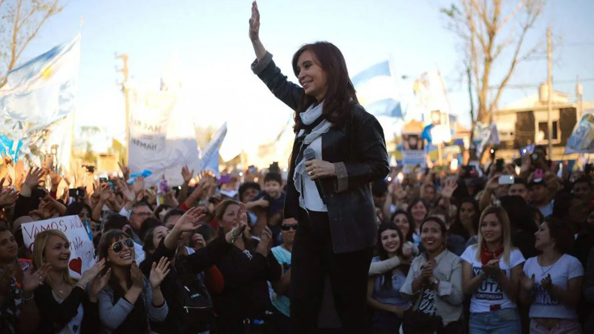 Cristina Fernández de Kirchner se mantiene firme en el conurbano, siendo la figura política de mayor imagen positiva.