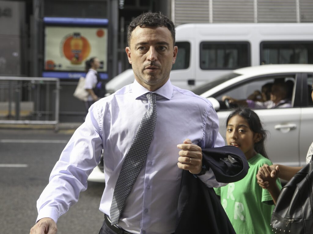 El presidente de la Convención Nacional de la UCR, Gastón Manes, salió a ratificar la suspensión de los diputados el veto a la reforma jubilatoria.