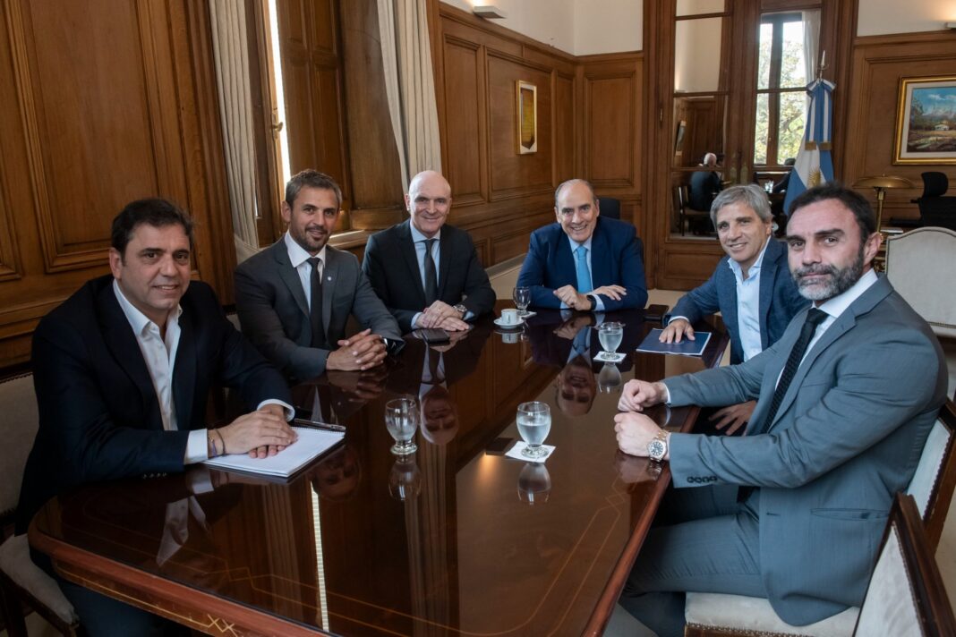 El jefe de Gabinete, Guillermo Francos, se reunió con el ministro de Economía, Luis Caputo, y diputados propios para definir la estrategia legislativa del Presupuesto 2025.