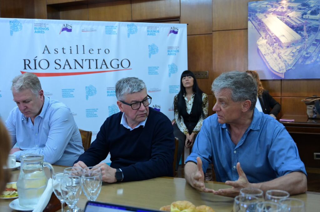 El diputado bonaerense, Gustavo Pulti, llevó la labor parlamentaria al Astillero Río Santiago. 