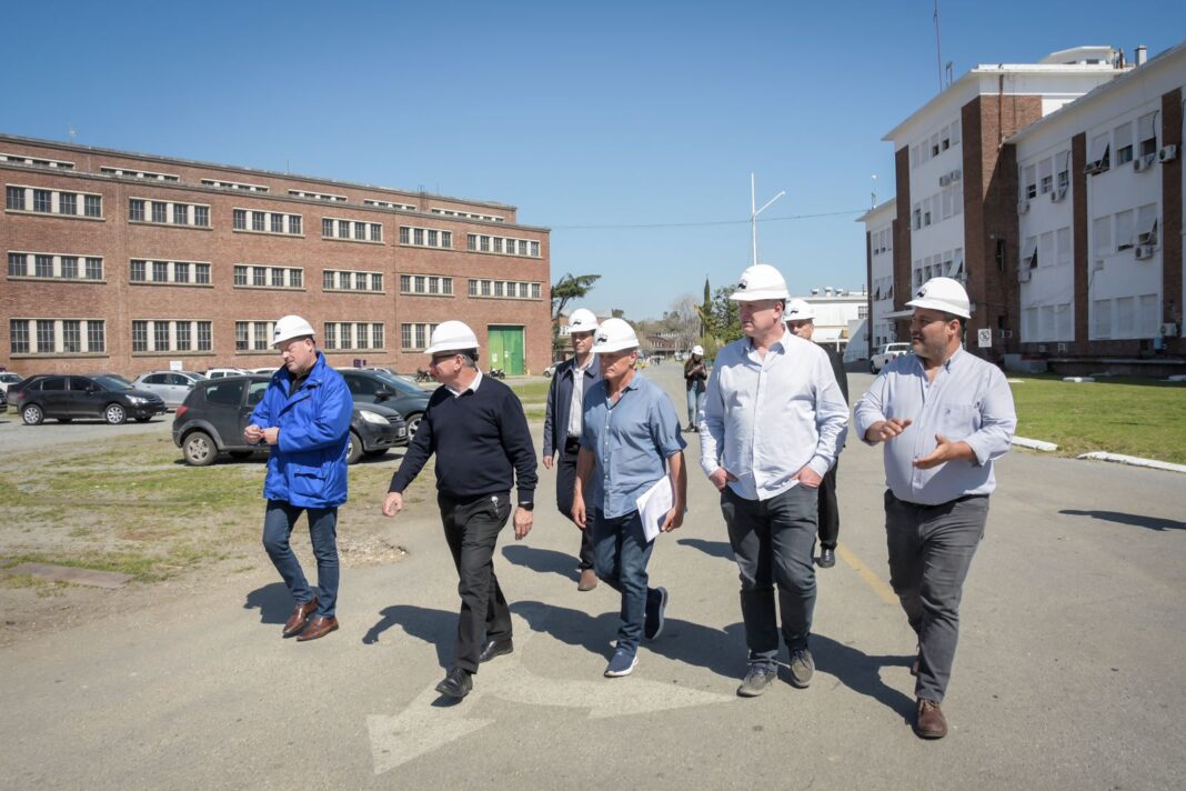 El diputado bonaerense, Gustavo Pulti, visitó el Astillero Río Santiago y destacó la importancia estratégica que tiene la industria naval.