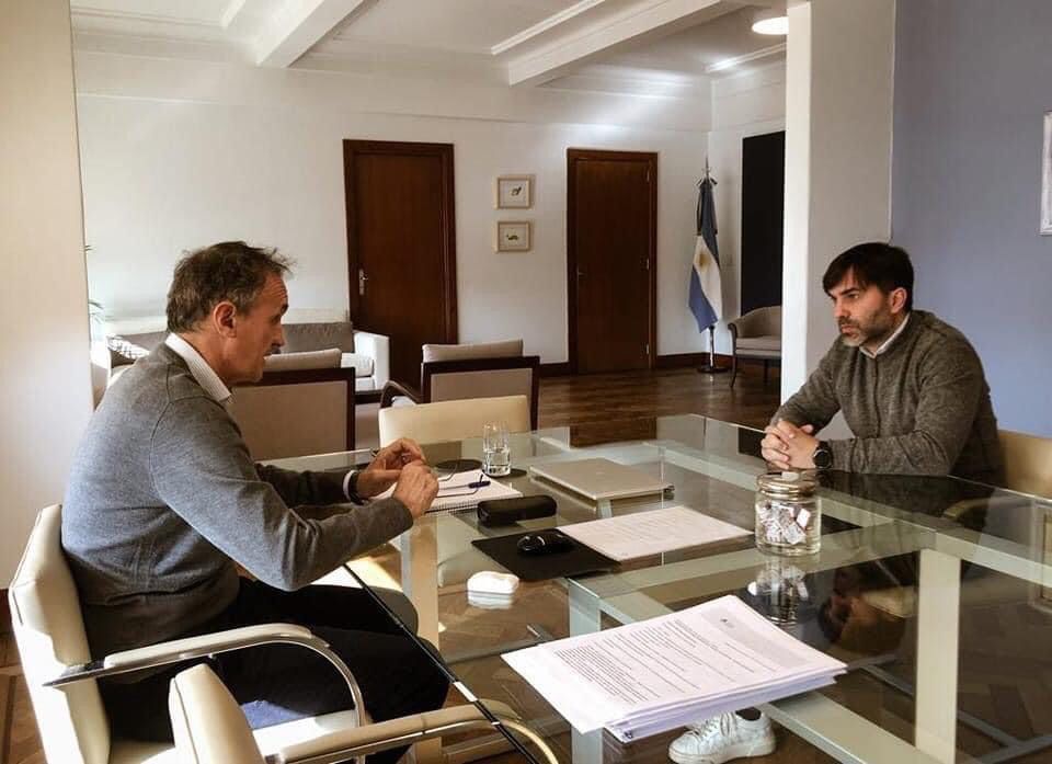 Tanto Katopodis, como su ex funcionario en la gestión nacional, Francisco Echarren buscan dar continuidad a la obra pública truncada por Milei. 