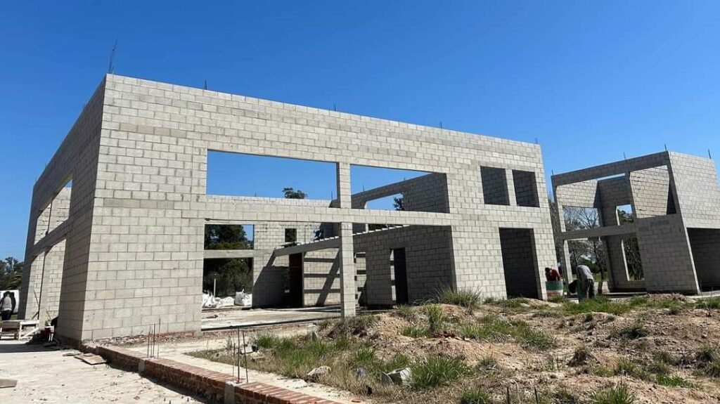 El Municipio de Castelli mostró avances del Club Naútico de La Rosita, realizado con fondos provinciales. 
