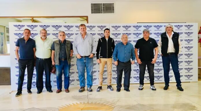 Los gremios lanzaron la mesa nacional del transporte como contraofensiva al Gobierno, luego de la amenaza de privatización de Aerolíneas Argentinas.