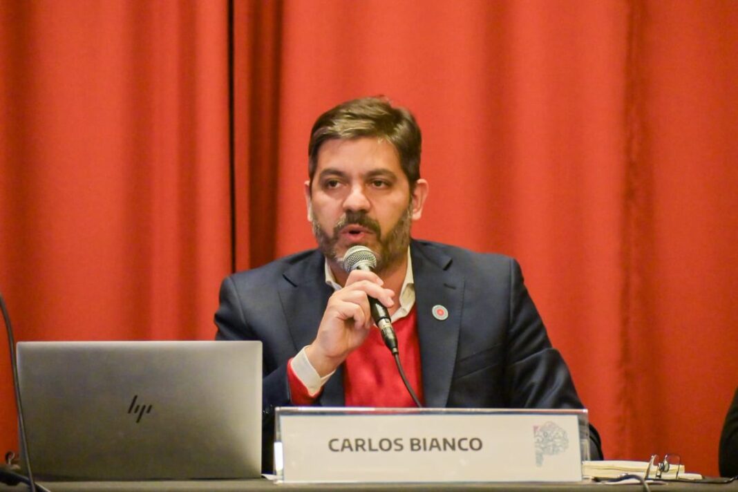 El ministro de Gobierno bonaerense, Carlos Bianco, visitó Mar del Plata y confirmó las obras de remodelación de la histórica Rambla con fondos provinciales.