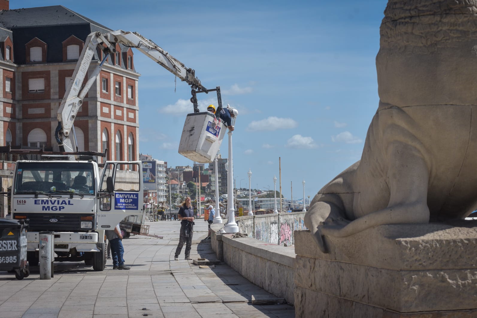 La primera etapa de la renovación de la emblemática rambla marplatense comenzará después del verano, con el cambio de baldosas.