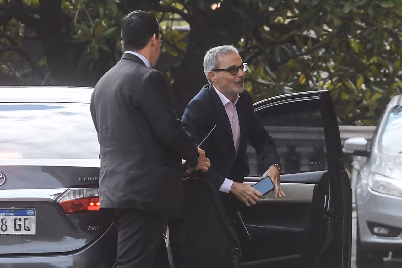La gestión de Russo estuvo marcada por la controversia en torno al manejo del dengue y la falta de medicamentos oncológicos. 