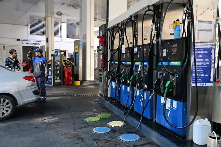 Los combustibles se suman a la bateria de aumentos que habrá en octubre.