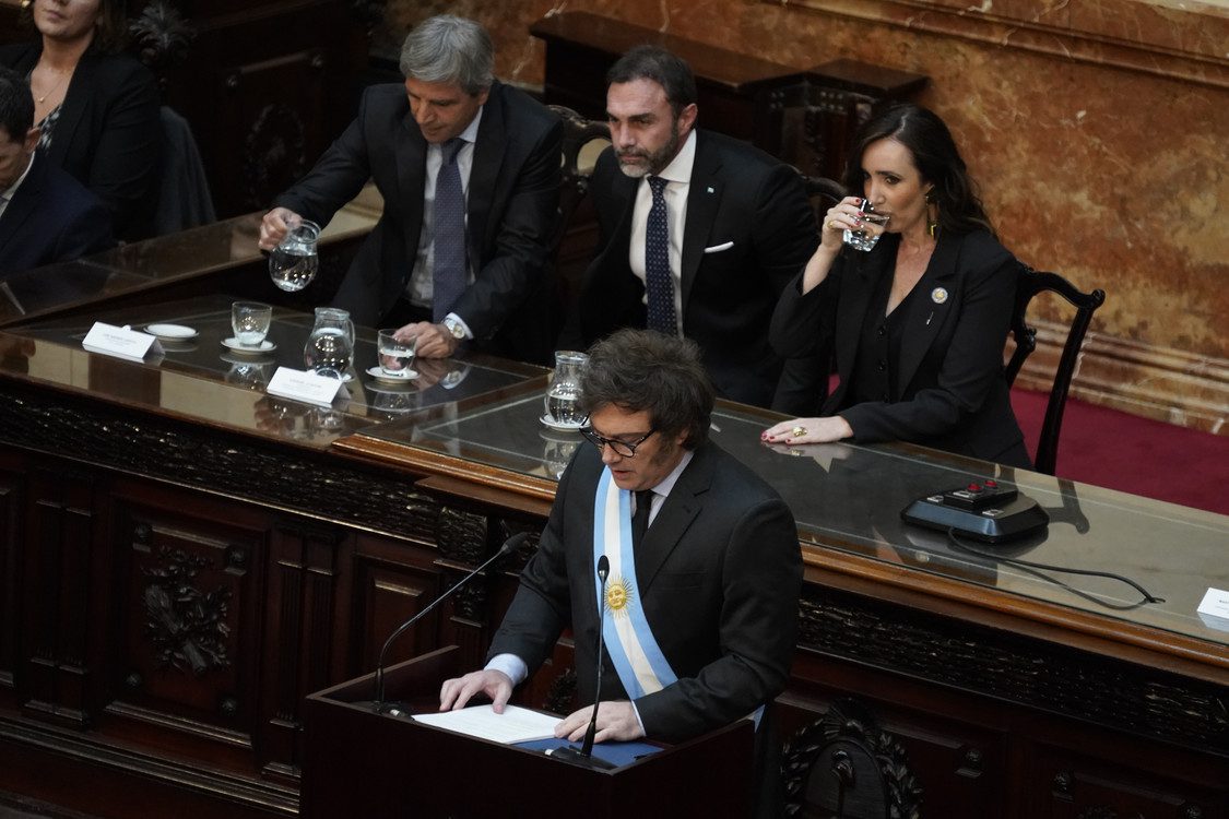 En un discurso leído por cadena nacional, Javier Milei presentó el Presupuesto 2025 en el Congreso y anticipó que vetará cualquier proyecto que atente contra el déficit cero. Las promesas económicas.